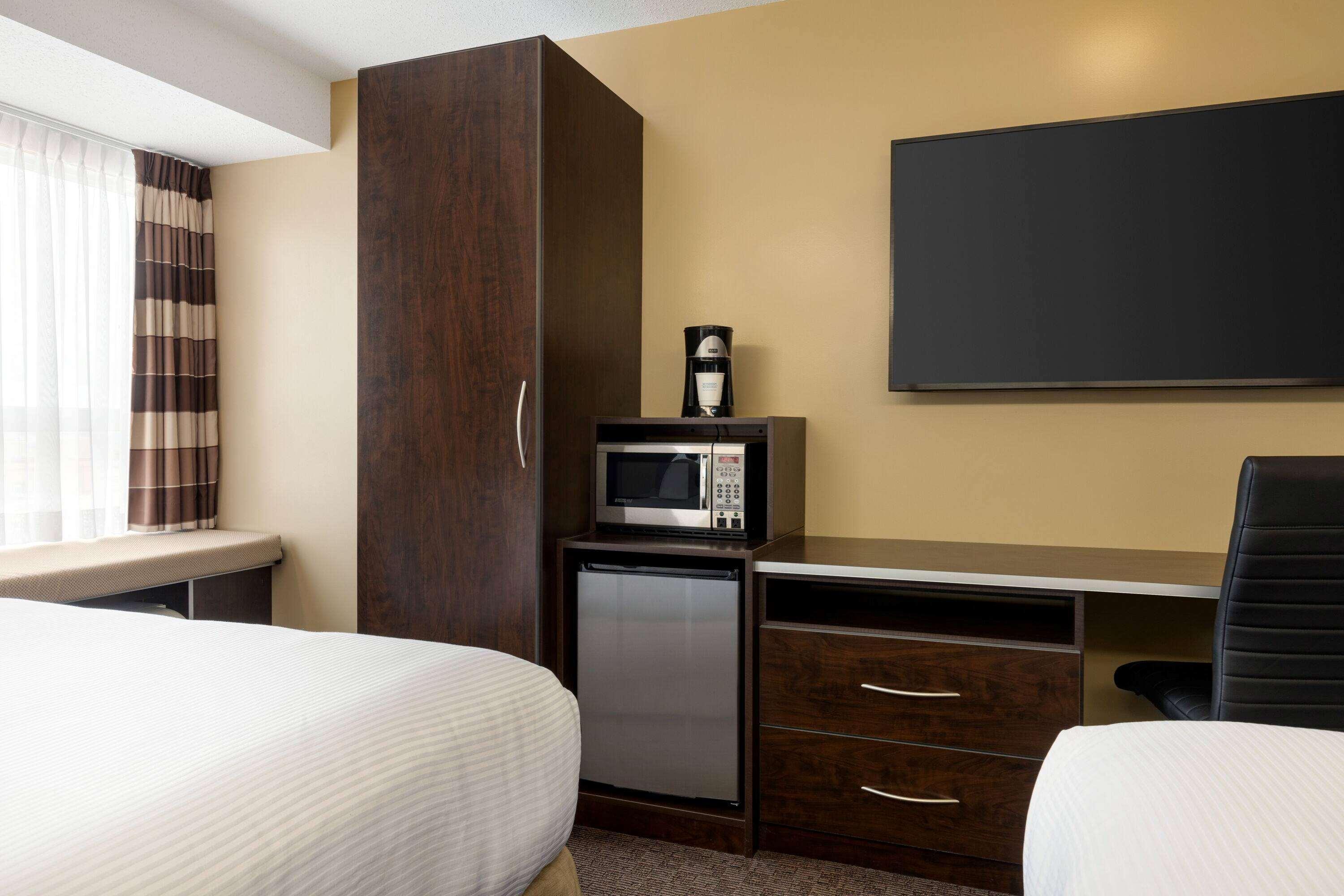 Microtel Inn & Suites By Wyndham Estevan Dış mekan fotoğraf