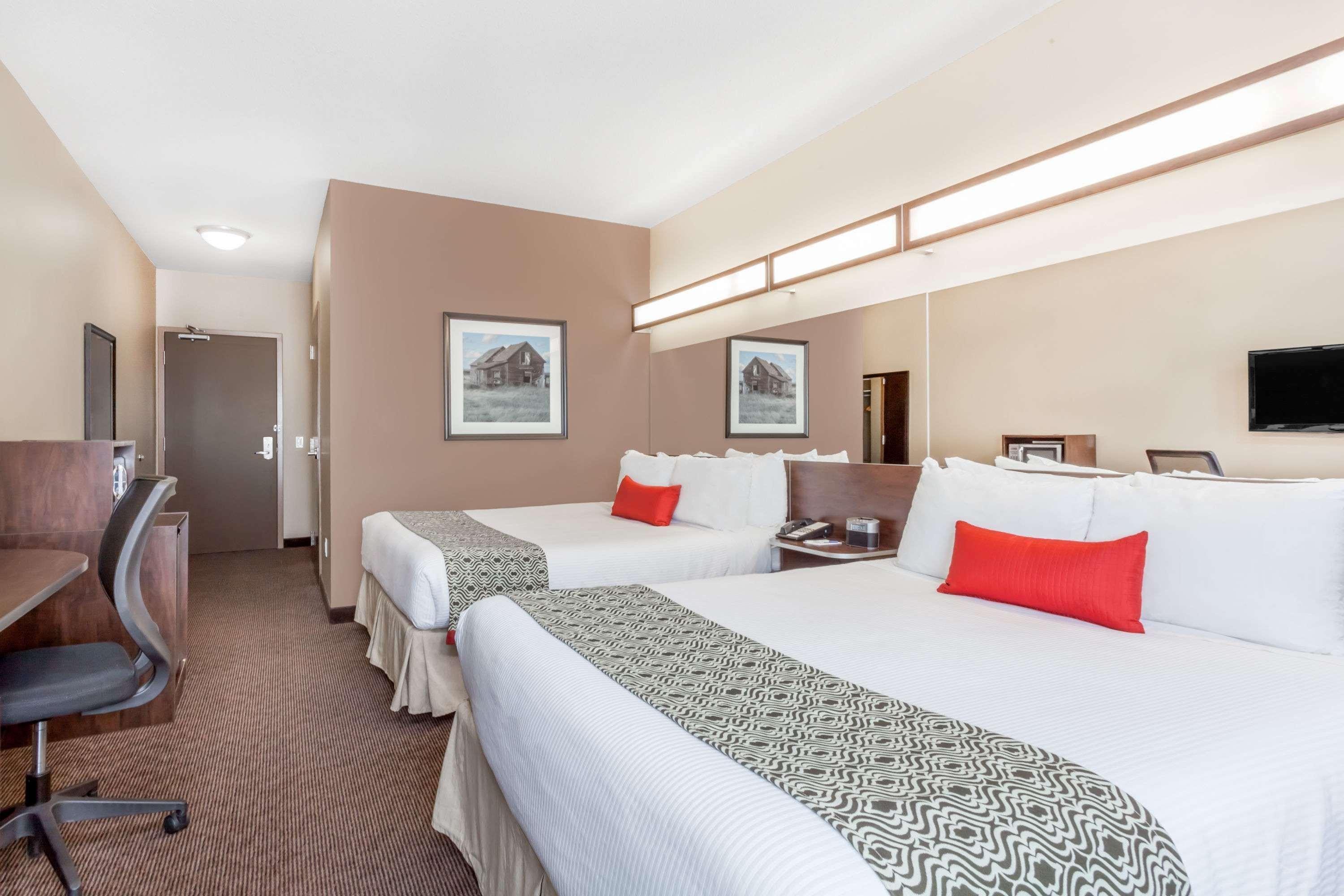 Microtel Inn & Suites By Wyndham Estevan Dış mekan fotoğraf