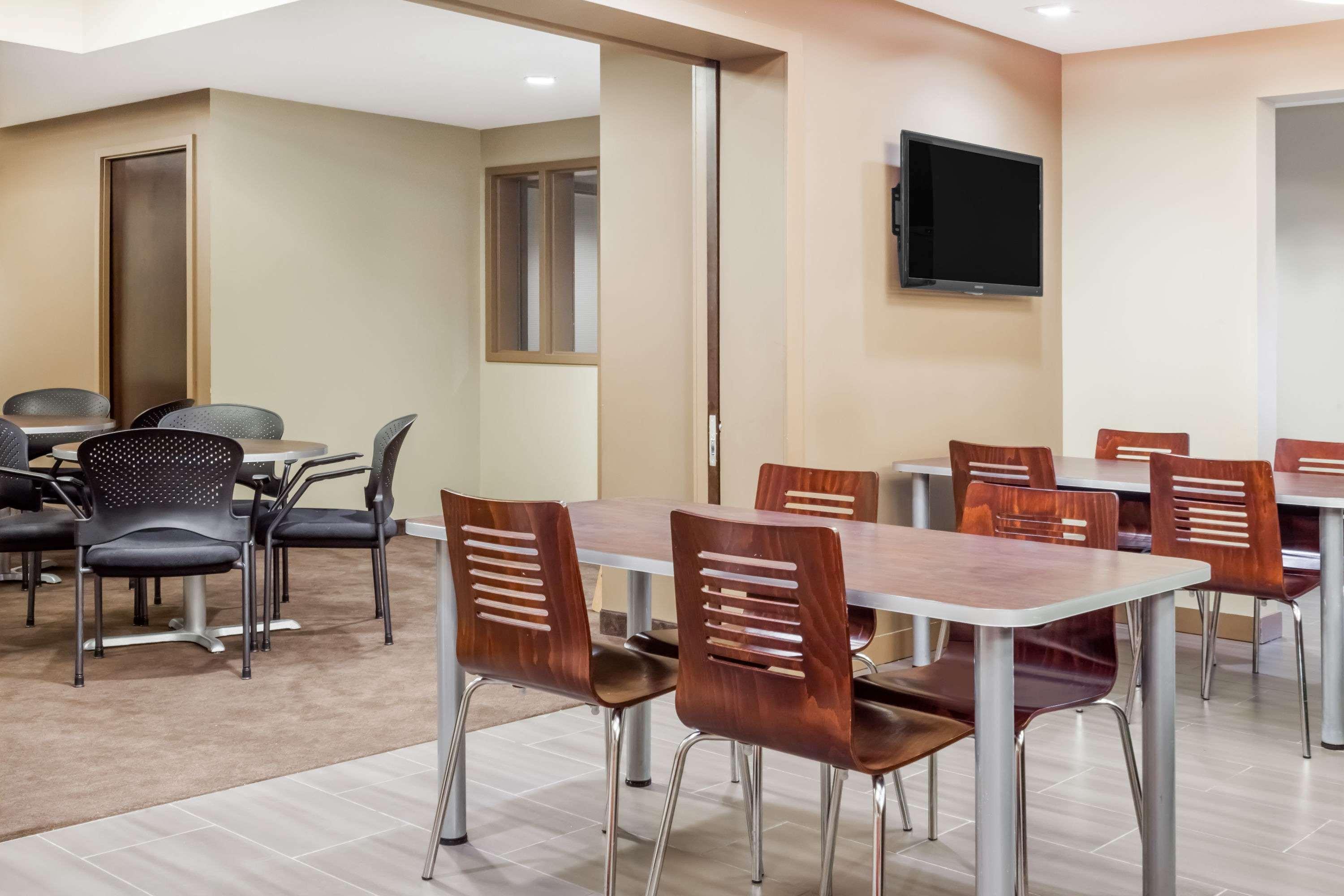 Microtel Inn & Suites By Wyndham Estevan Dış mekan fotoğraf