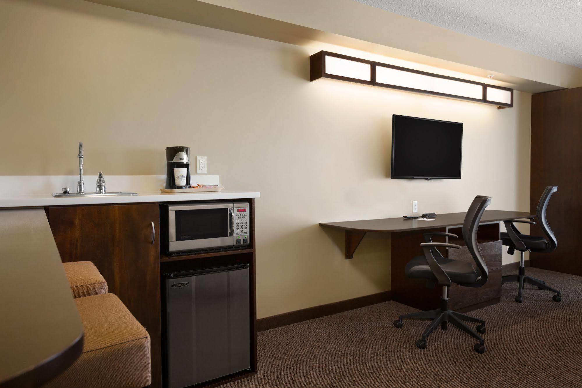Microtel Inn & Suites By Wyndham Estevan Dış mekan fotoğraf
